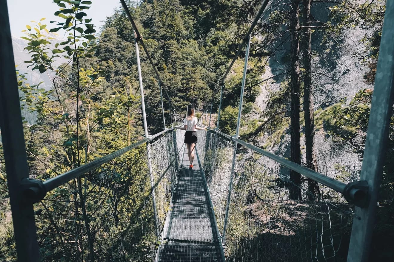 pont suspendu sur le Bisse du Torrent-Neuf